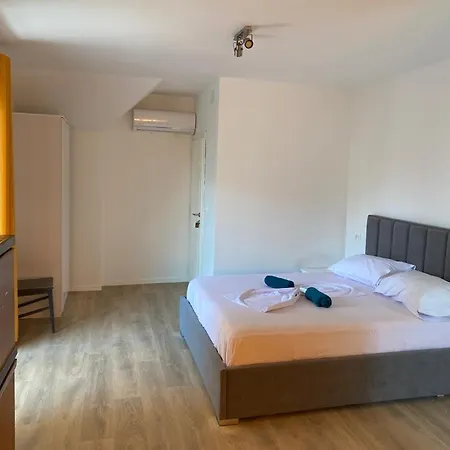 Lazri Guest house *