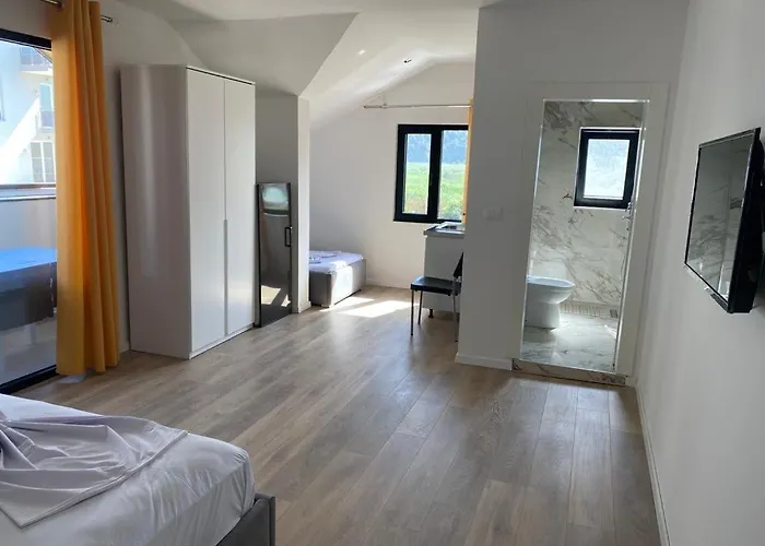 بيت ضيافة Lazri Shëngjin